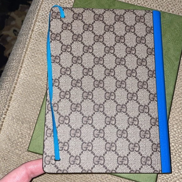 New authentic Gucci x /dismey Donald Duck notebook - Picture 3 of 11